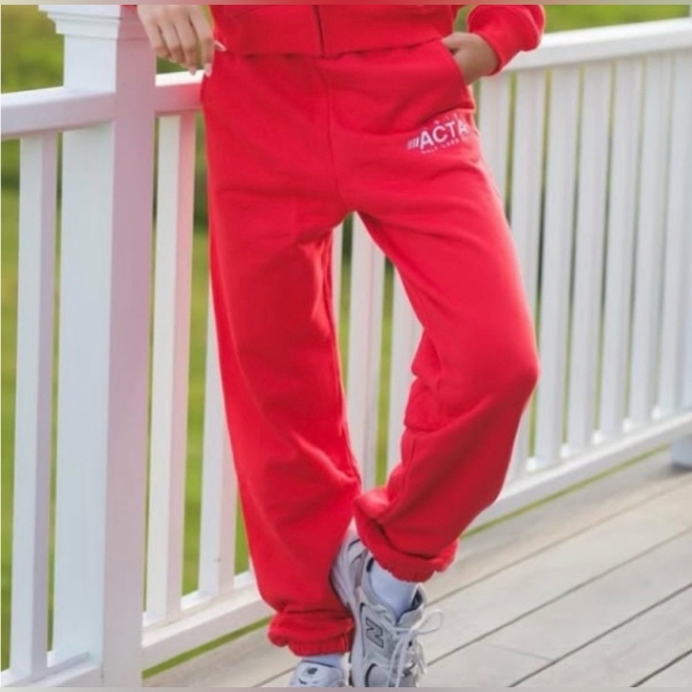 NWT Acta sweatpants with embroidered logo. Size small